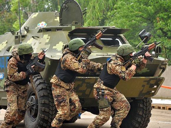 Очень может быть, что луганским спецназовцам скоро придется применять свои навыки не только на учениях.