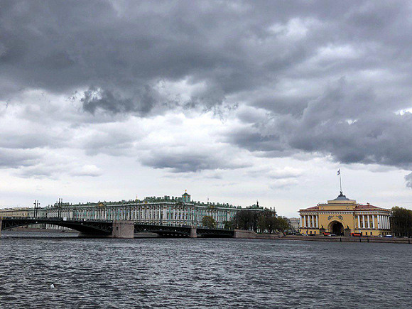 Петербург ждет наводнение, но пока уровень воды в Неве за час поднялся на 5 см