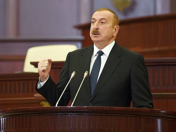 «Какая революция принесла кому-то пользу? Только вред, только проблемы, противостояния, которые продолжаются до сих пор», — заявил Алиев.