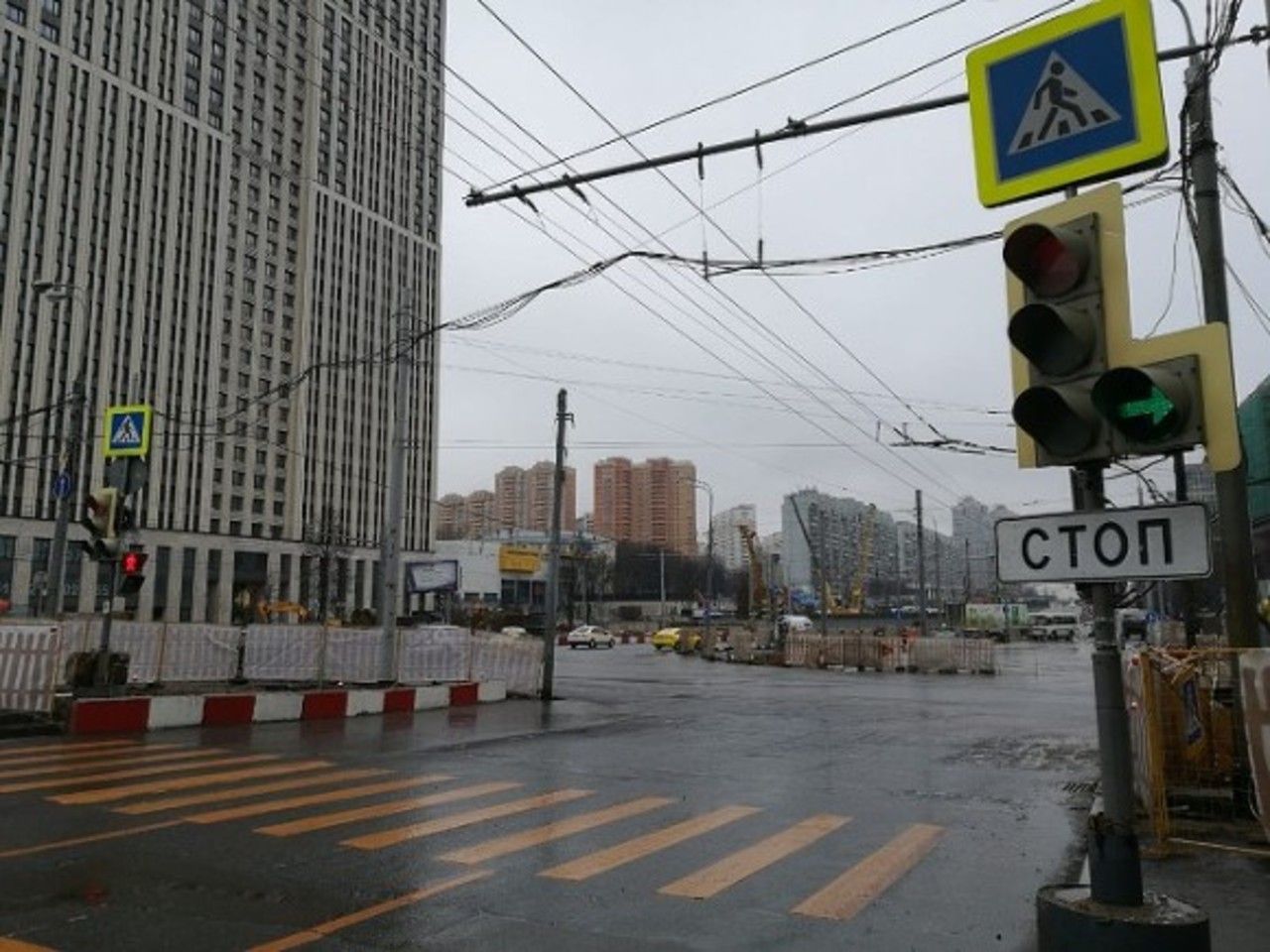 Московский пешеход. Светофоры в центре Москвы. Светофоры на Ленинском и Ломоносовском. Перекресток Мичуринский и Ломоносовский. Левый поворот с Ломоносовского на Мичуринский.