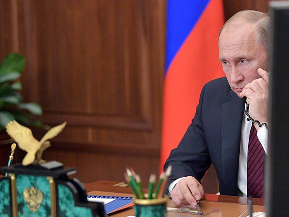 Песков опроверг информацию о «пропущенном» звонке Путина Трампу
