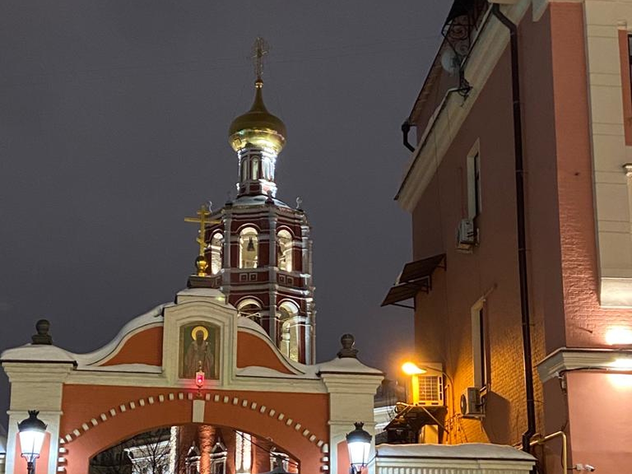 Церковь объяснила. Владимирский Кремль. Храм Пресвятой Богородицы в Москве. Олег Артёмов священник. Священник протоиерей Олег Артемов.