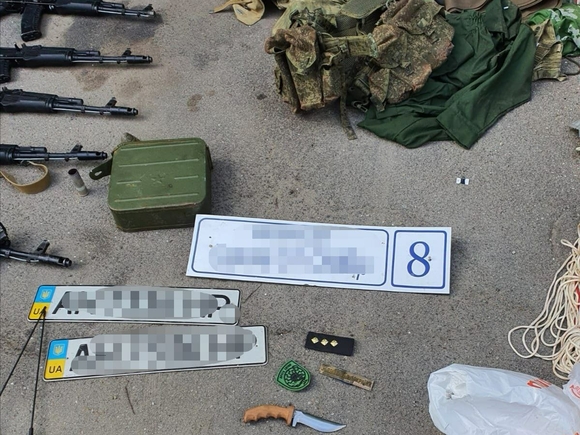«Оружие», найденное в припаркованной на площади Льва Мациевича иномарке, оказалось бутафорией