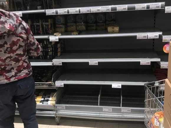 В Новосибирске ребенка заперли в холодильнике супермаркета за требование убрать с прилавков просроченный товар
