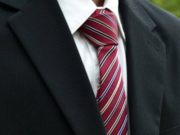 «Возможен инсульт»: кардиолог Хорошев предупредил о смертельной опасности галстука