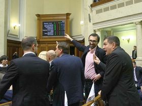 Депутаты Рады не смогли отправить в отставку правительство Украины