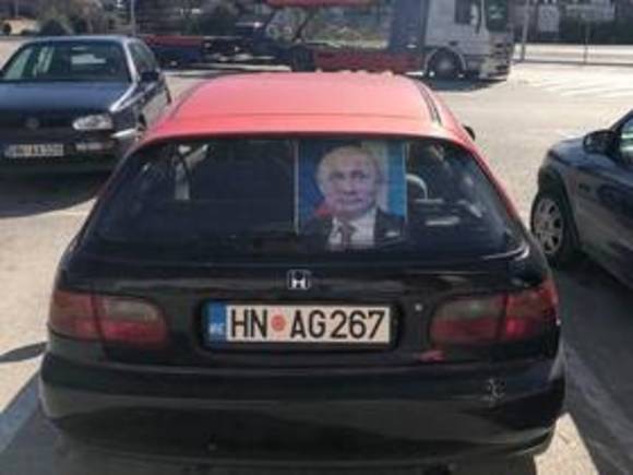 Сторонники черногорской оппозиции не скрывают своей симпатии к России.