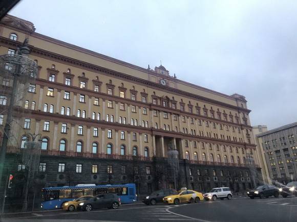 СМИ: У здания ФСБ на Лубянке, где произошла стрельба, нашли бомбу