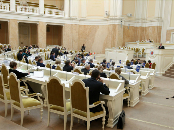 Петербургские депутаты решили не показывать свои доходы общественности