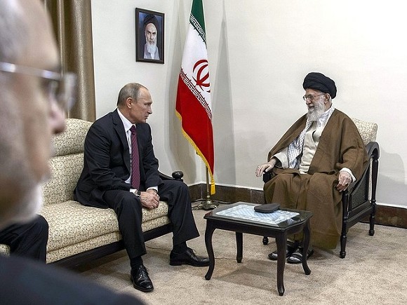 Хаменеи назвал сотрудничество с Россией необходимостью в условиях санкций