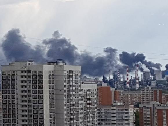 Два человека погибли при пожаре на Рассветной аллее в Москве