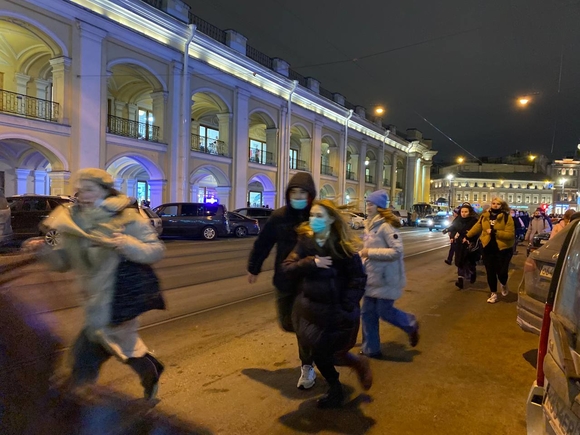 Сотни человек в Петербурге задержаны на митинге против военной операции (фото)