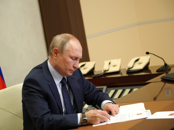 Путин освободил от должности помощника секретаря Совбеза