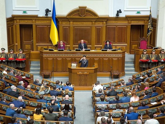 Рада приняла закон Зеленского о коренных народах Украины