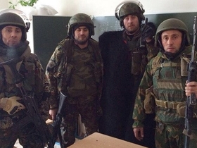 Заур Дадаев (слева) с бойцами батальона «Север»
