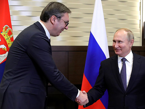 Президент Сербии попросил Путина продавать стране газ подешевле
