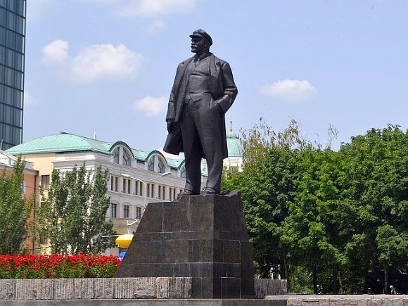 Один из непременных атрибутов в «сепаратистских» республиках — памятники Ленину.