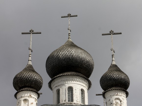 На Украине на похоронах военного священник УПЦ избил крестом священника ПЦУ