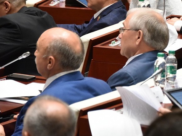 Парламент Татарстана пошел на демарш: депутаты не желают переименовывать президента в главу