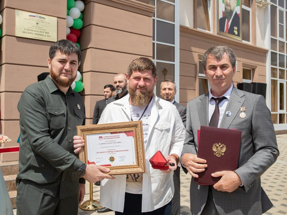 Кадыров получил орден за заслуги перед стоматологией