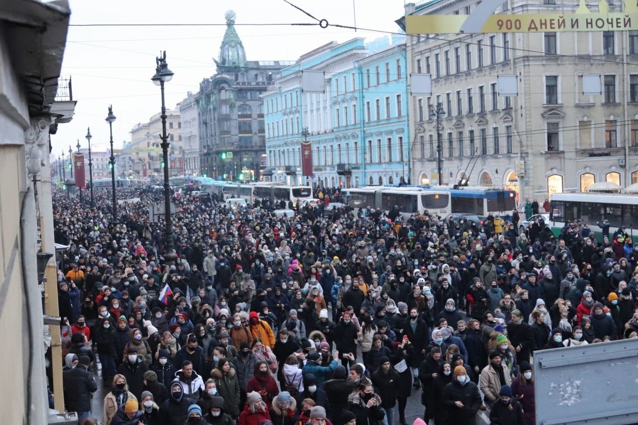 Навальный на митинге фото