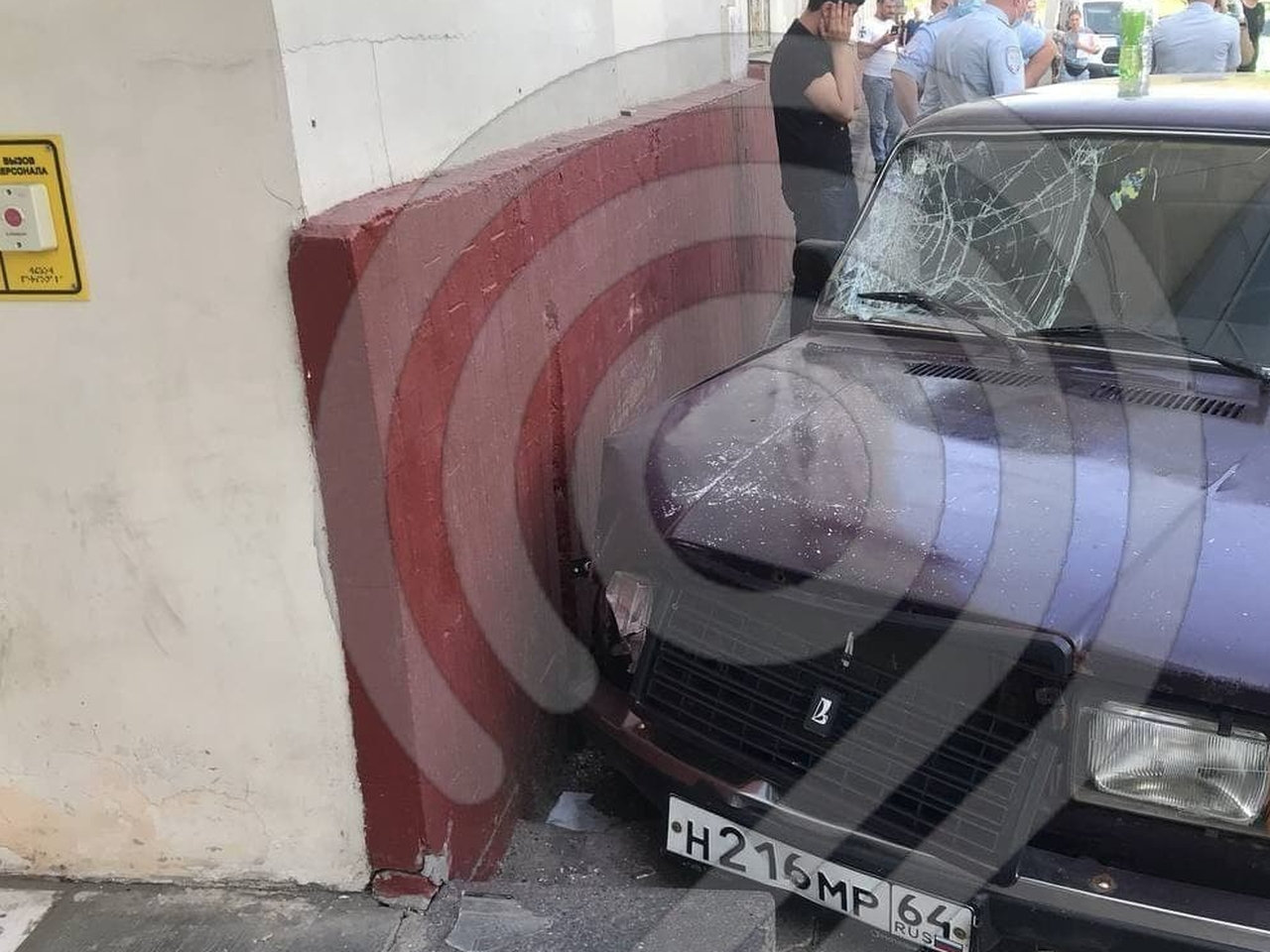Таксист сбил человека на Волгоградском проспекте