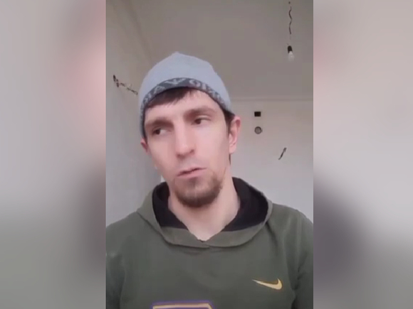 «МК»: Блогер из Дагестана оскорбил русских на Красной площади, а потом извинился