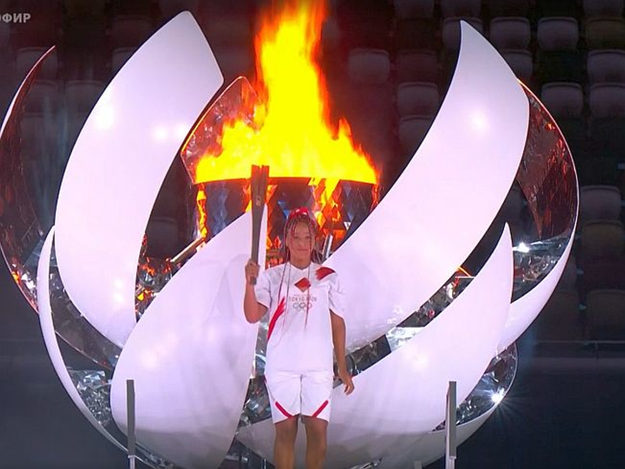 Олимпийский огонь современных игр зажигается