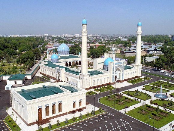 В Таджикистане разрешили отложить пост, а в Узбекистане можно дезинфицировать мечети веществами, содержащими спирт. 