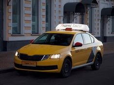 В Москве ищут таксиста, который привез клиентку к себе домой и начал ее облизывать