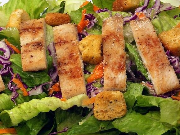 Три компонента салата оказались вредными для здоровья