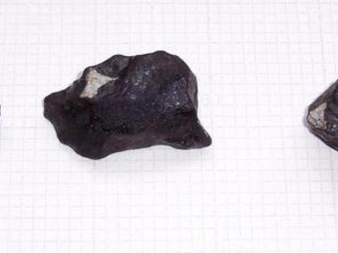 Плотность хондритов. Из чего состоит метеорит. Челябинский метеорит в разрезе. Мезосидериты. Строение метеорита.