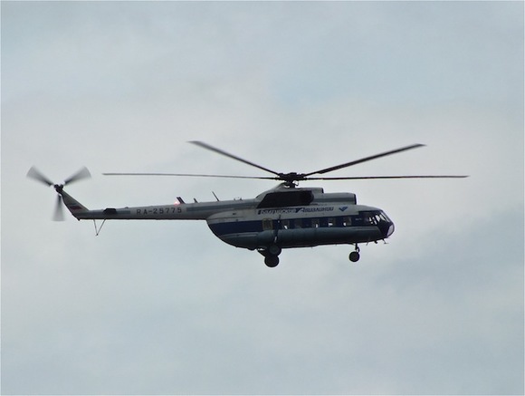 На аэродроме в Забайкальском крае в результате жесткой посадки вертолета Ми-8 погиб пожарный (видео)