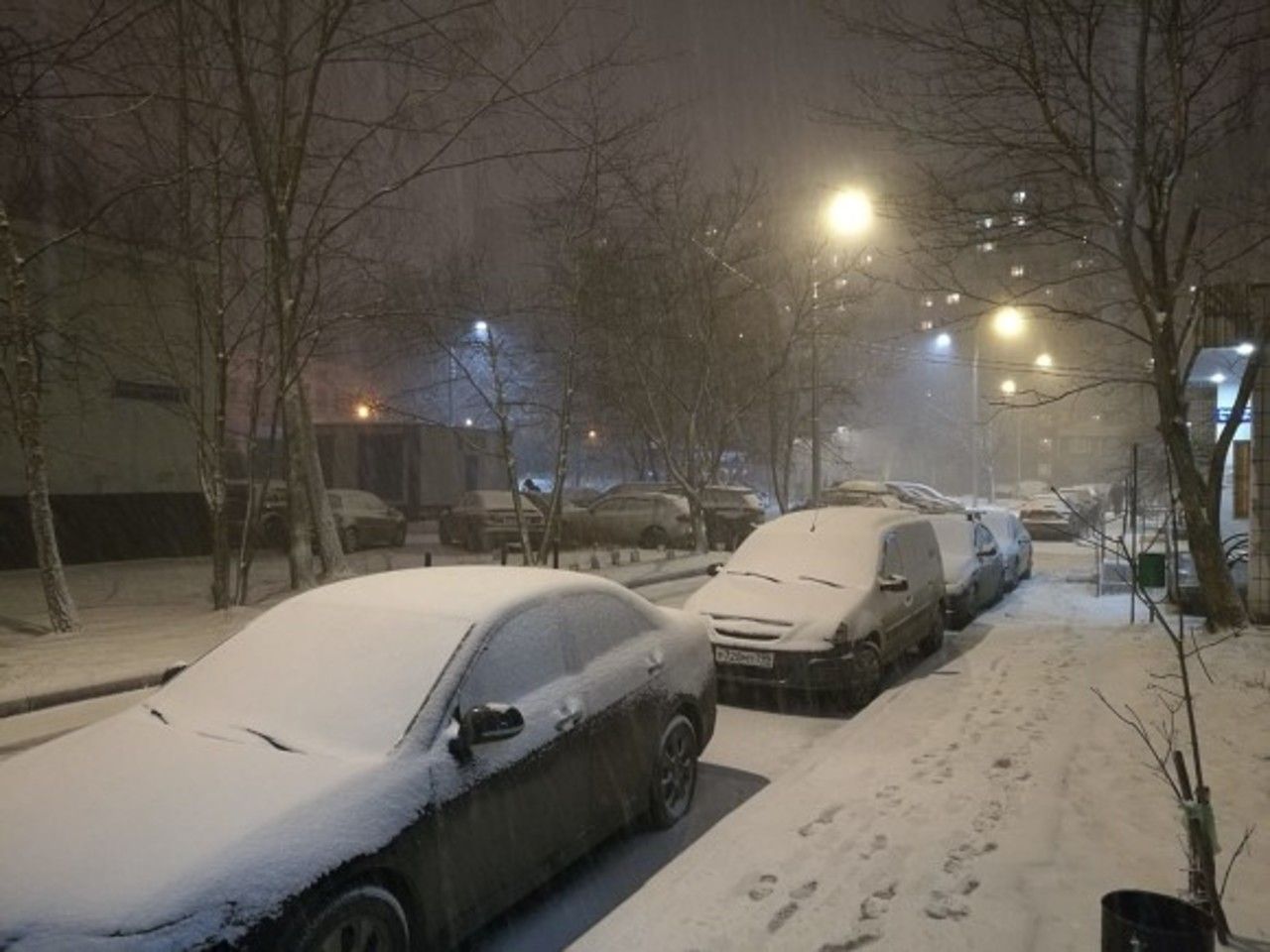 Сегодня снег вечером будет. Снегопад в Москве 27 апреля 2021. Снег в Москве. Снегопад в Москве сейчас. Метель в Москве.