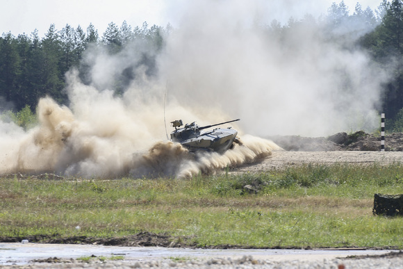 Солдаты, попавшие под танковый обстрел в Ленобласти, отсудили у Минобороны 6 млн рублей