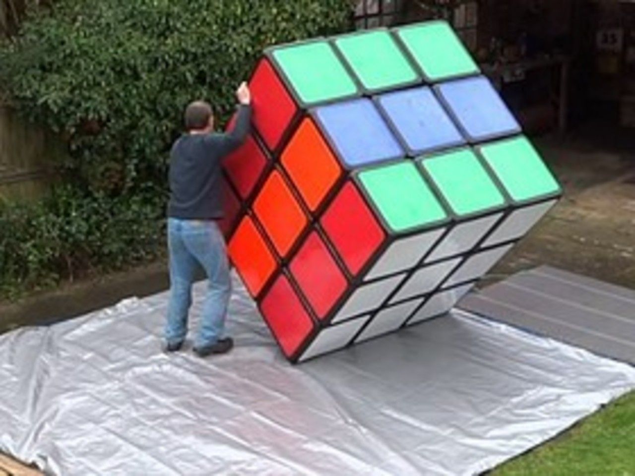 Big cube. Самый большой кубик Рубика. Самый большой кубик Рубика в метрах. Самый большой кубик рубик в мире. Самый большой кубик Рубика 3 метра.