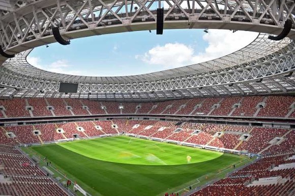 УЕФА снял с себя ответственность за полупустые стадионы