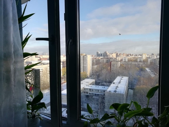 В Екатеринбурге двое мужчин сломали ноги, спускаясь из окна по простыне