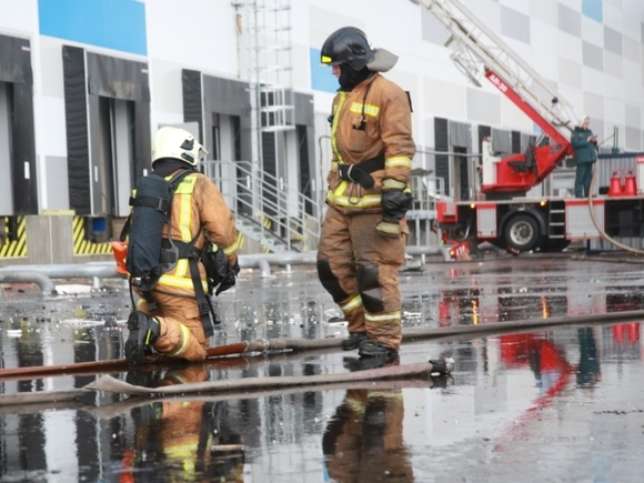 В МЧС пожаловались на отсутствие отечественного пластика для касок пожарных