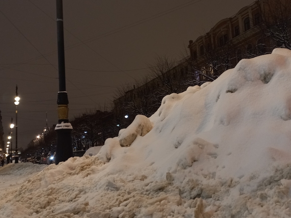 Почти как в декабре: высота снежного покрова в Петербурге достигла 16 см