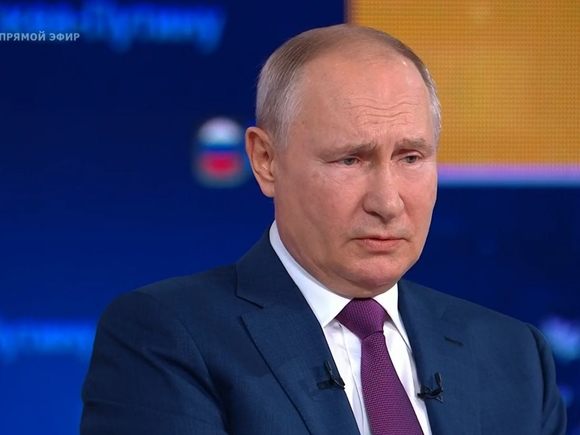 Песков не исключил переноса прямой линии с Путиным