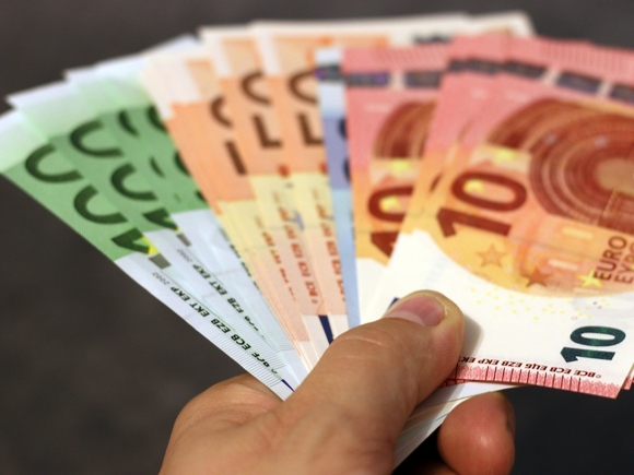 ФНС и МВД начали отслеживать куплю-продажу валюты «с рук»