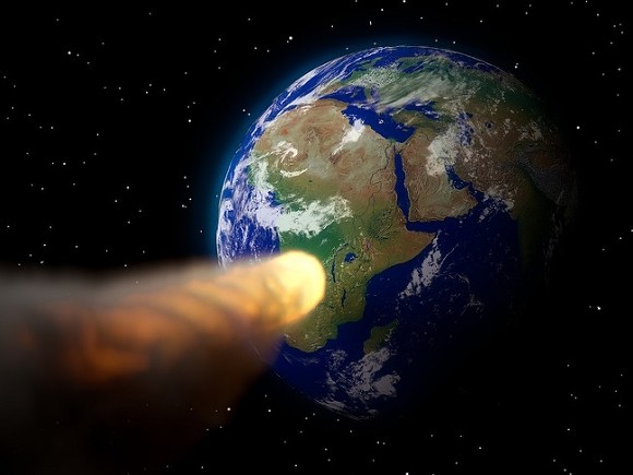 К Земле вновь мчится опасный астероид