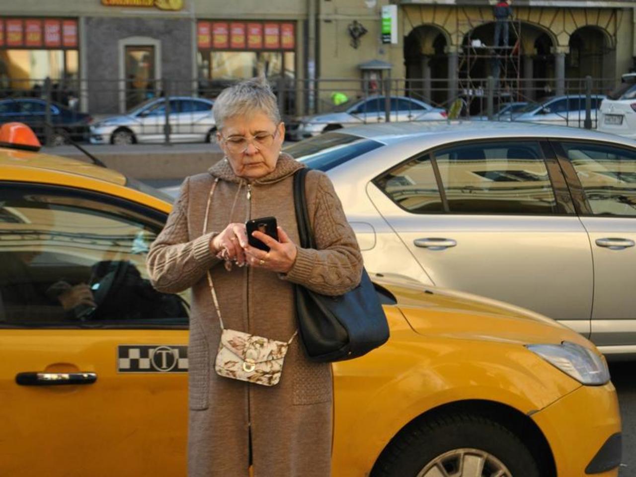 Пенсионерка в такси