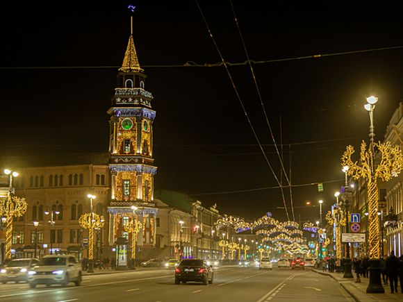 Петербургские скульпторы украсили Невский проспект к Новому году
