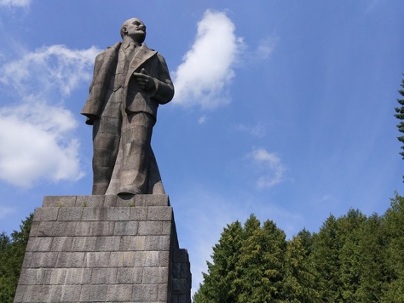 На Южном Урале вандалы облили красной краской памятник Ленину