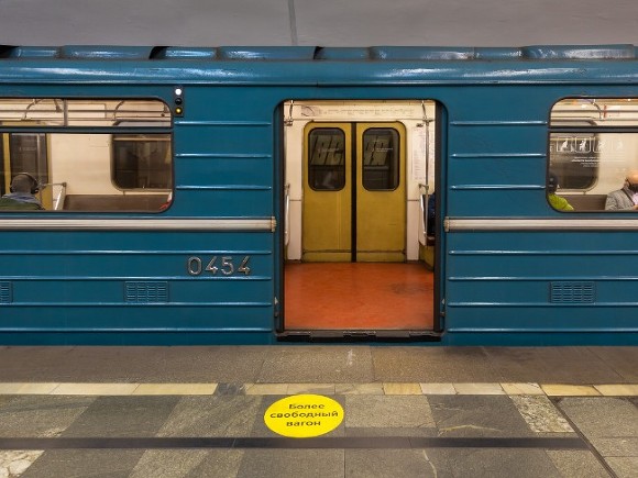 Пьяный приезжий напал на двух пассажиров в московском метро