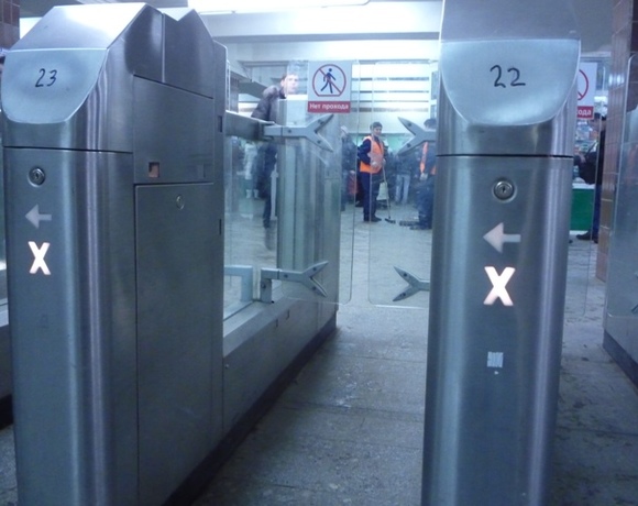В московском метро мужчина разделся догола