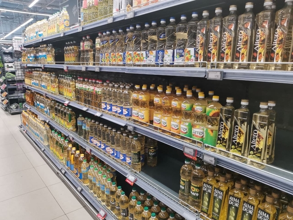 «МК»: Российские производители растительного масла и майонеза останавливают закупки сырья из-за нехватки средств