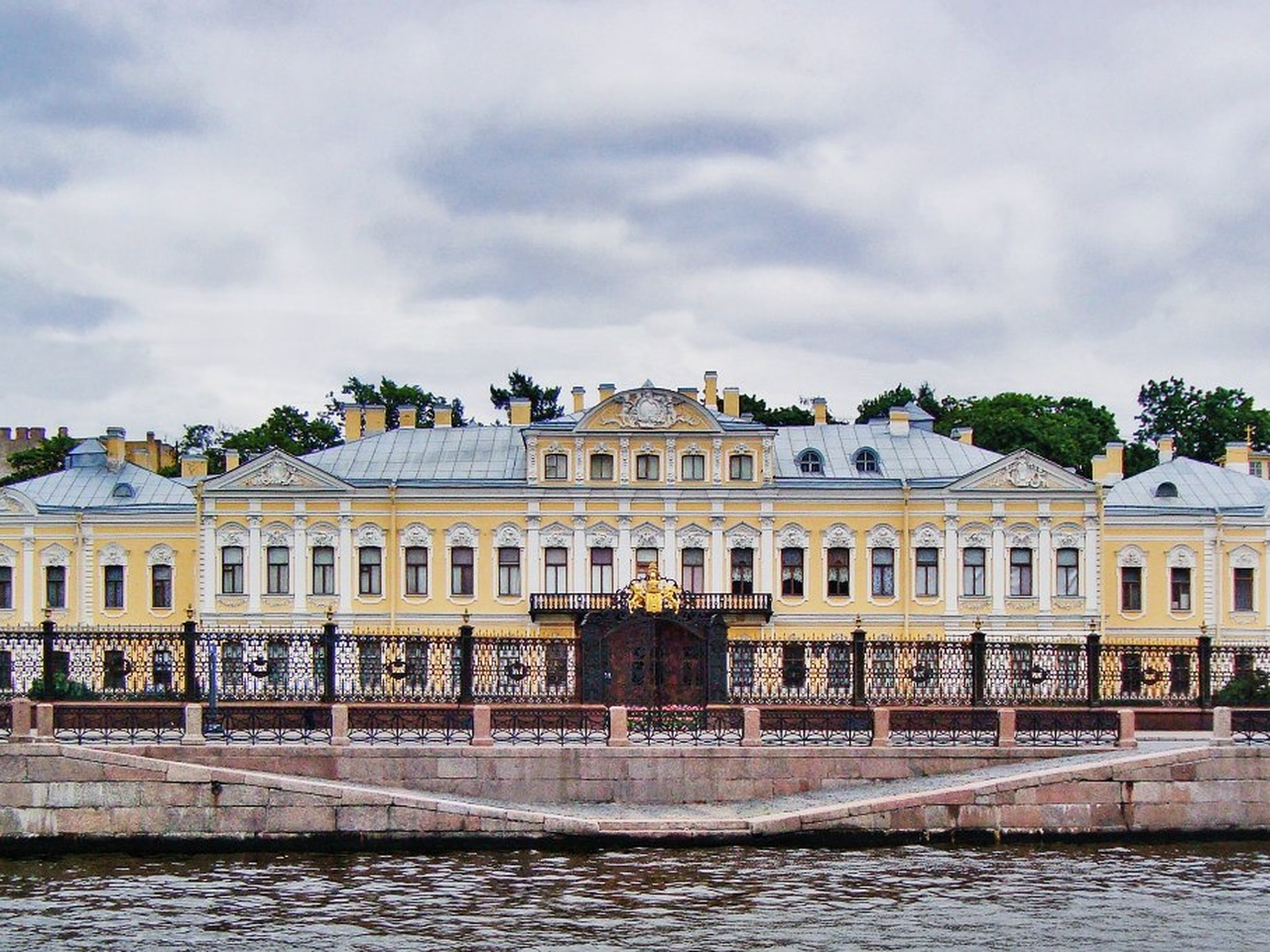 Дворец шереметьевых в санкт петербурге. Шереметьевский дворец в Санкт-Петербурге. Дворец Шереметева на Фонтанке. Фонтанка 34 Шереметьевский дворец. Дворец Шереметов на Фонтанке в Петербурге.